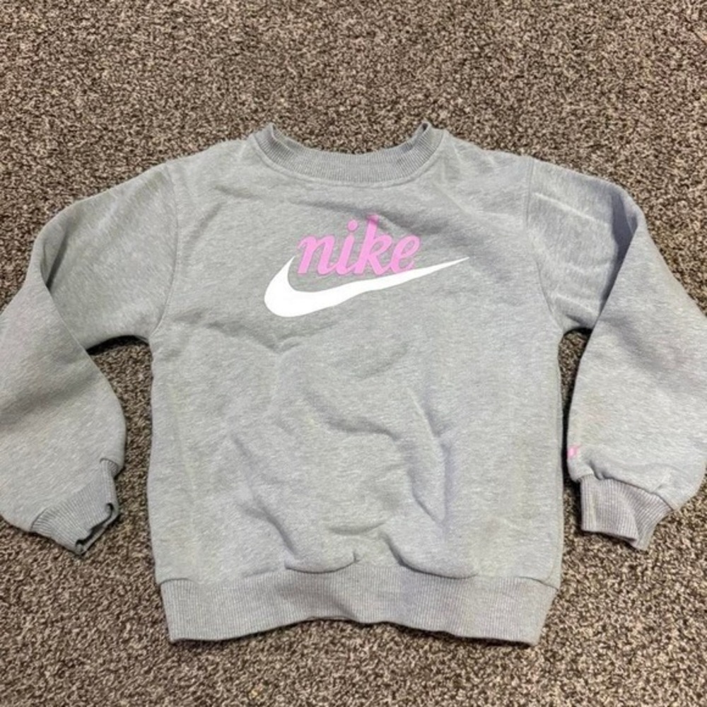 Gray Nike kids sweatshirt with pink and white logo, size 6, 5-6 years